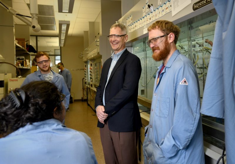 Pitts talks with students in a chemistry lab.