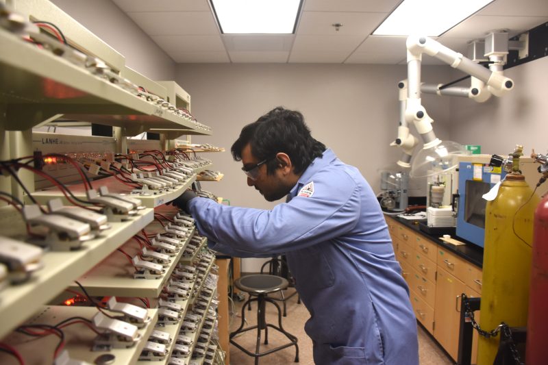 Feng Lin awarded $2.95 million DOE grant to develop new electric vehicle batteries
